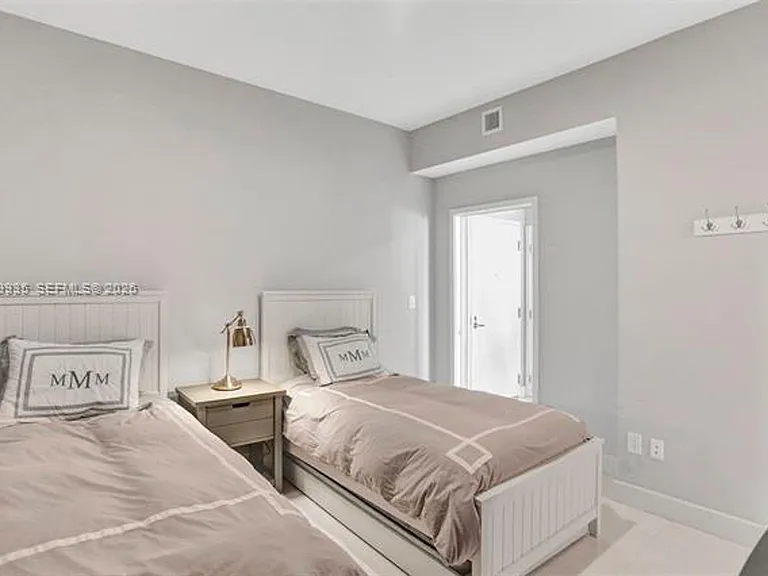 400 Sunny Isles Blvd #2021 — Photo 17