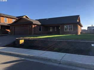 739 Carter Ave, Bandon, OR 97411