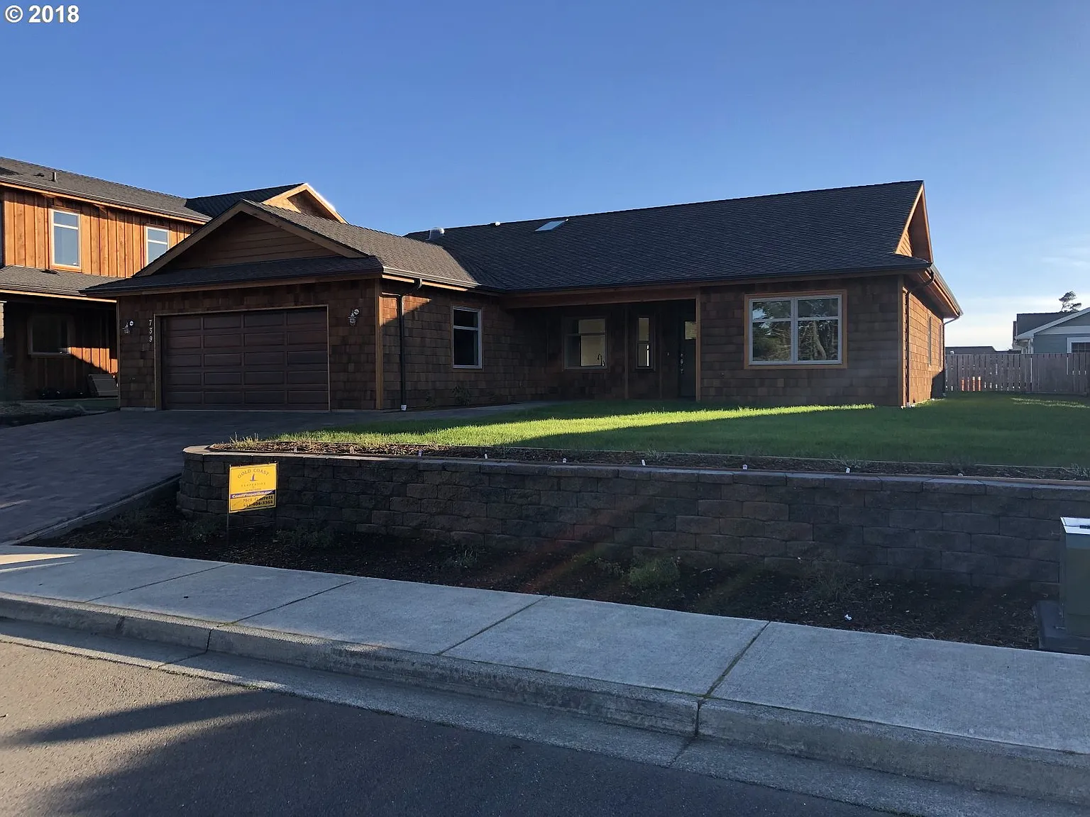 739 Carter Ave photo 1
