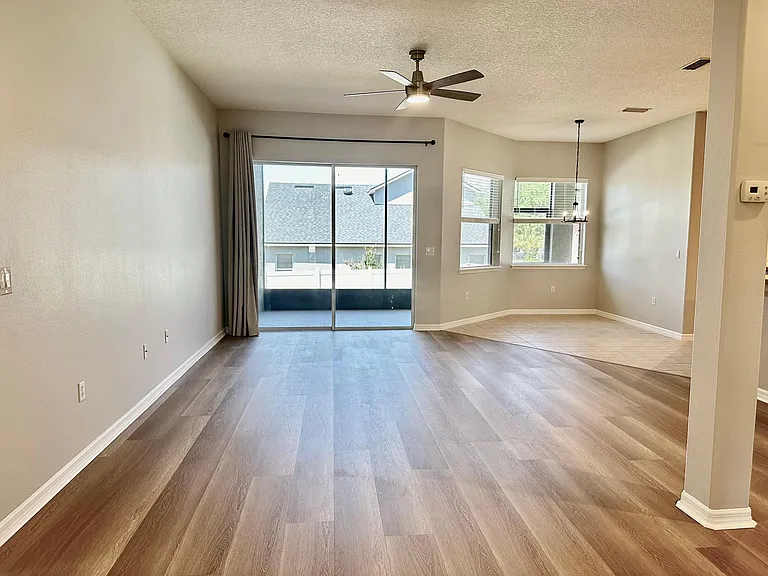 916 White Oak Way — Photo 3