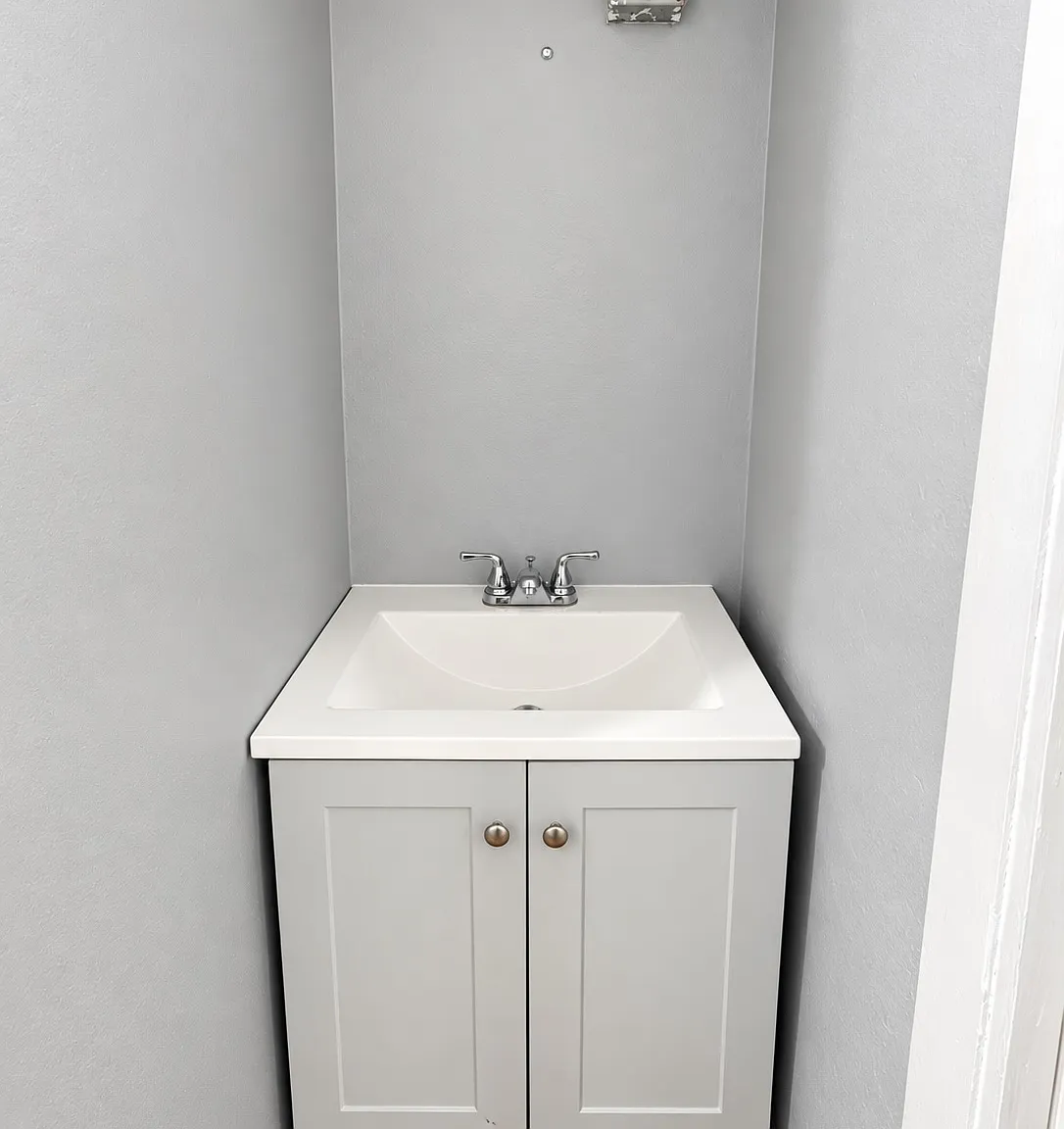1201 East 8th Street - B — Photo 1