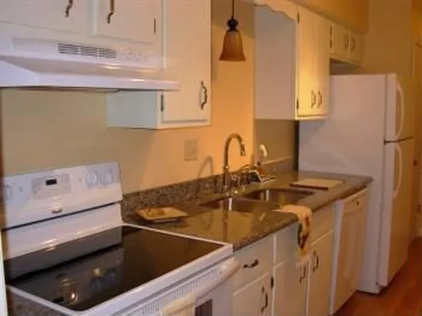 278 Salisbury Sq APT 103, Saint Matthews, KY 40207