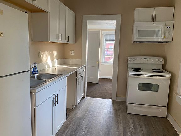 3rd image of 806 W De Leon St #B
