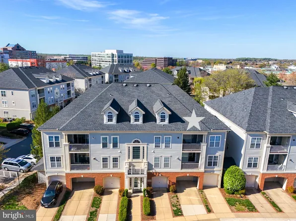 11333 Westbrook Mill Ln Unit 302, Fairfax, VA 22030