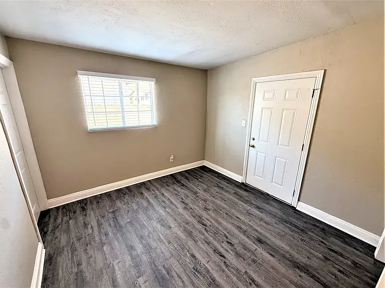 1232 W M St — Photo 3