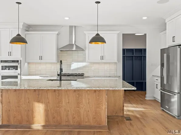 1044 Starboard Dr, Bracey, VA 23919