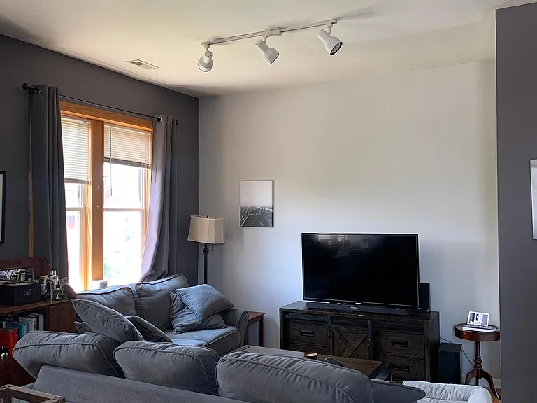 537 N Ashland Ave #3R — Photo 3