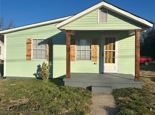 718 S Cedar St, Sallisaw, OK 74955