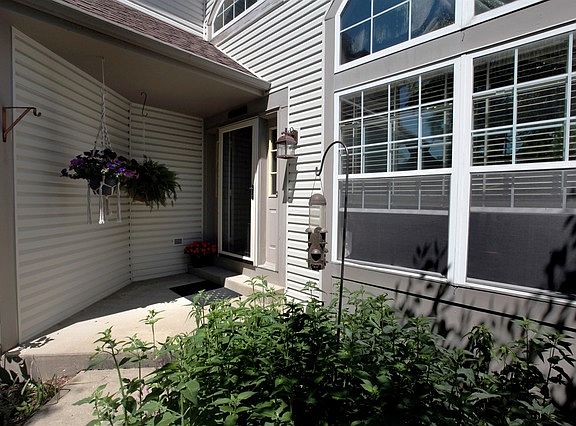 2nd image of 2725 N Mallard Ln