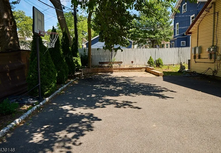 75 3rd St — Photo 28