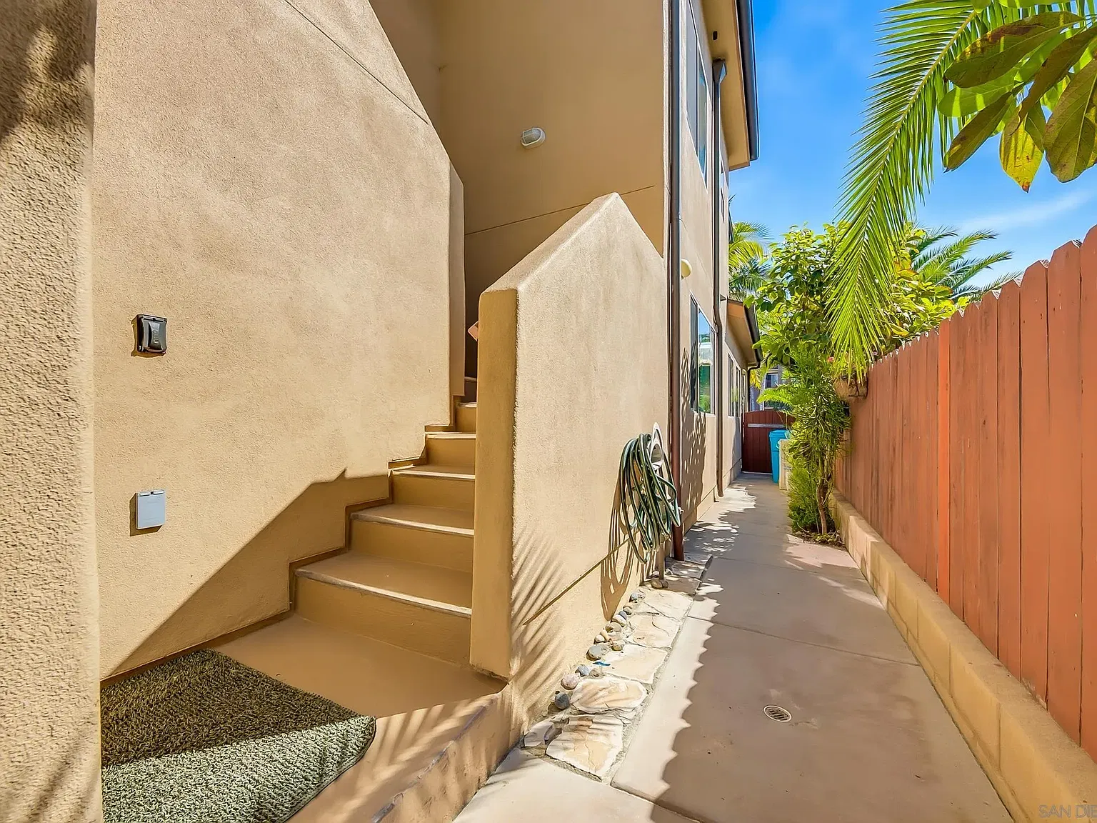 3 bed, 2.5 bath, 1308 sqft, $9,000 — Photo 2