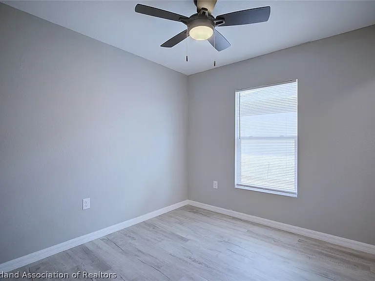 544 Vanguard Ave NW — Photo 11