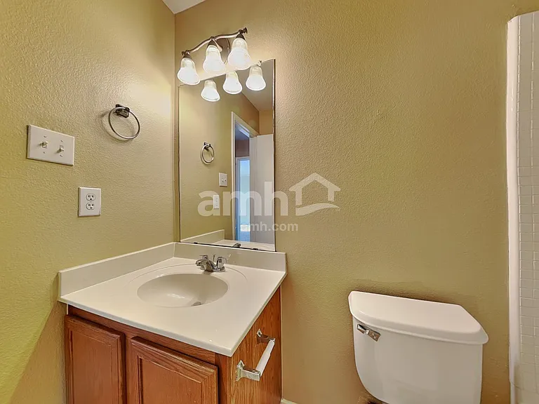 937 Iona Dr — Photo 16