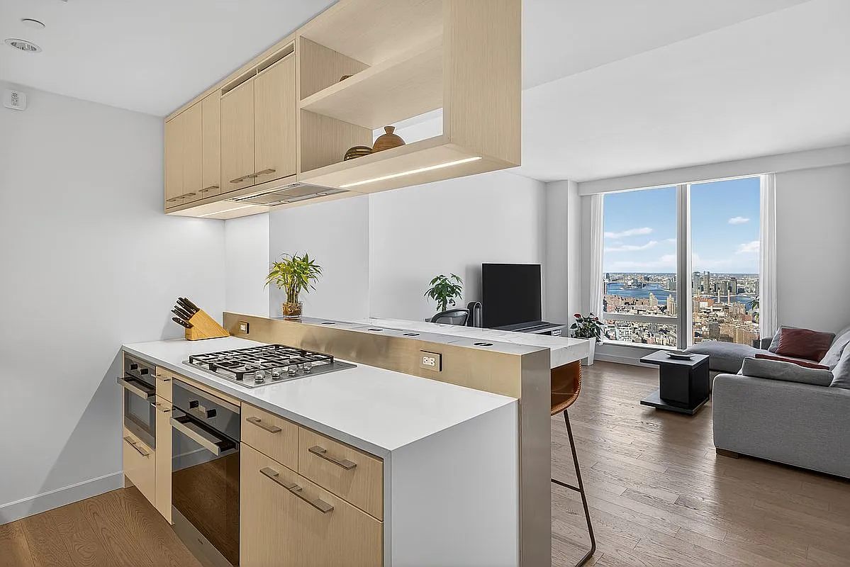 252 South St #64G photo 1
