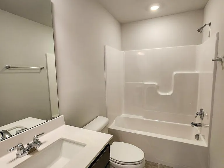 2431 Kasota Ln — Photo 10