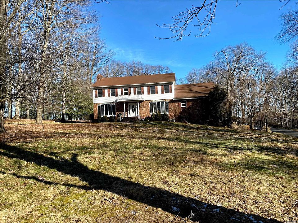 1st image of 7 Louis Dr