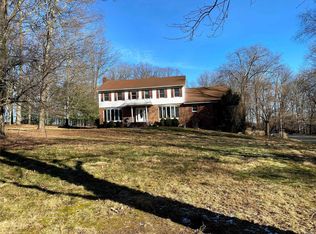 7 Louis Dr, Katonah, NY 10536