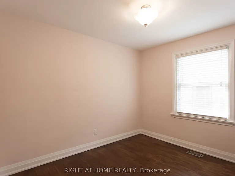 30 Northampton Dr — Photo 13