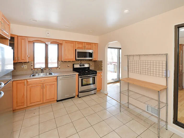 79 Grand Blvd — Photo 8