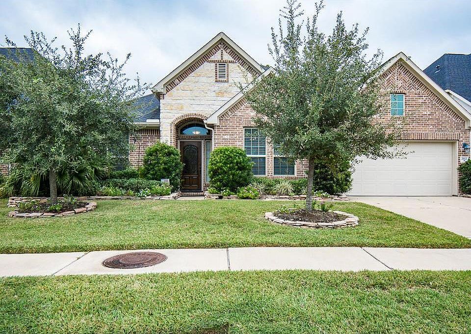 1st image of 2112 Mooncrest Dr
