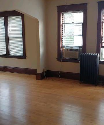 2nd image of 1129 Chatsworth St N
