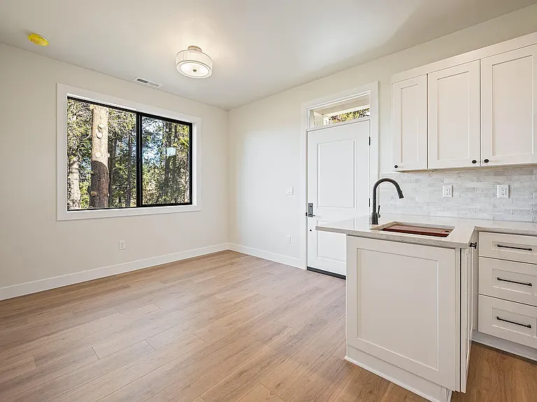 16768 Sandy Ct — Photo 4