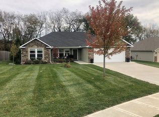 2801 Meadow Ridge Dr, Saint Joseph, MO 64504