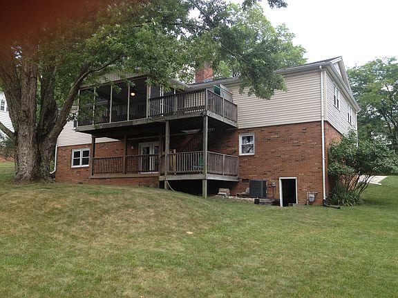 Back yard/Screened Back Deck