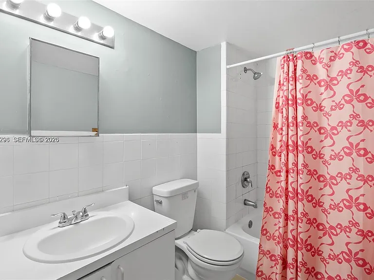 104 SW 9th St #305 — Photo 6