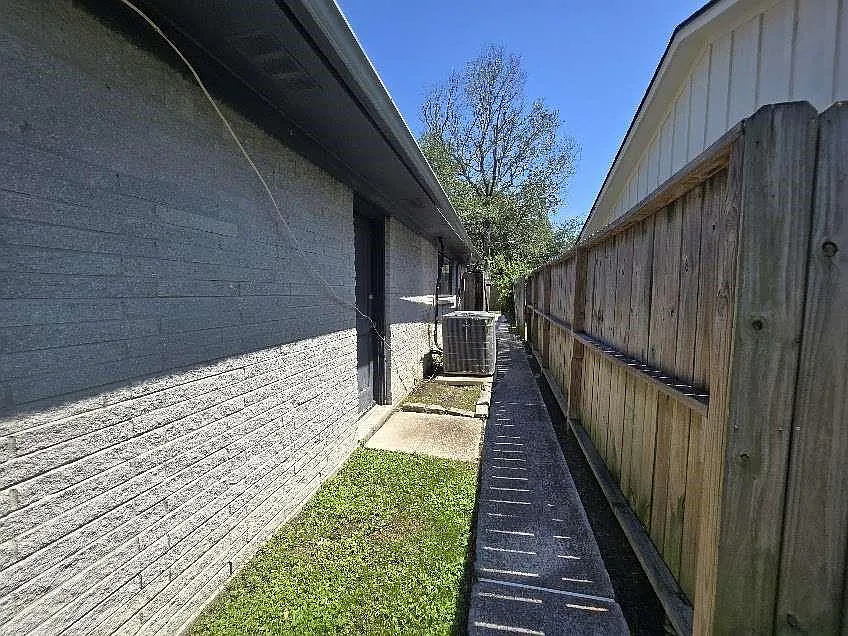 3 bed, 2.0 bath, 1478 sqft, $1,799 — Photo 2