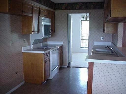 4th image of 6042 ROYAL POINT DR