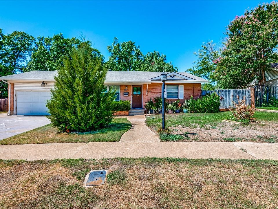 1st image of 804 Ravenwood Dr