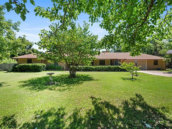 4th image of 808 S Chuckwagon Dr