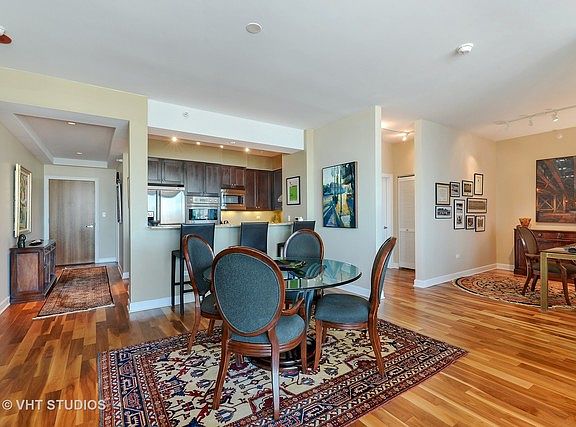 5th image of 1201 S Prairie Ave #2702