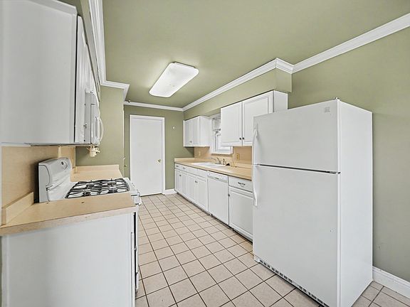 5th image of 3917 High Summit Dr