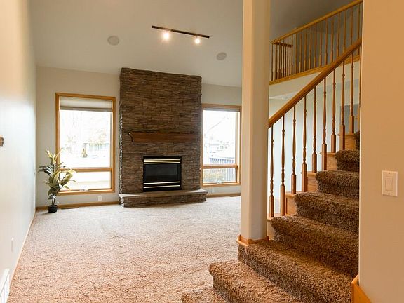 3rd image of 4706 S Woodhaven Way
