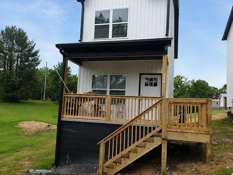 134 Stone Dr — Photo 1