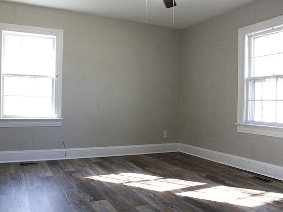 2nd image of 907 Leggett Rd