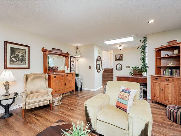 4th image of 985 Sutcliffe Rd