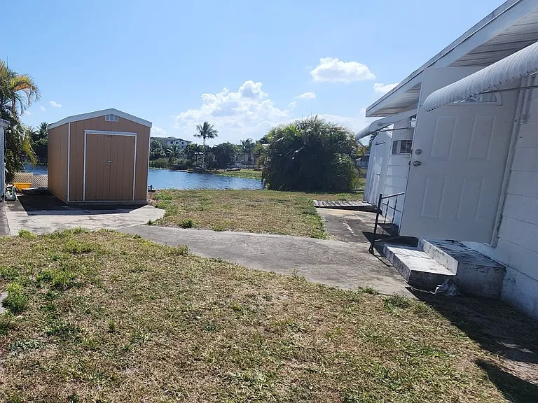 4248 Hibiscus Cir — Photo 18
