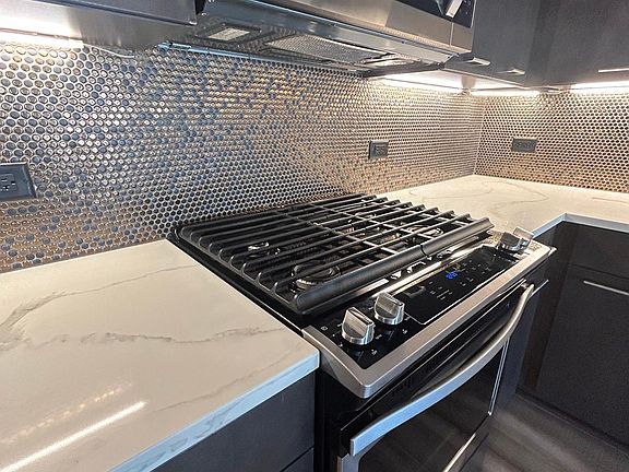 5th image of 299 S Monroe St #216