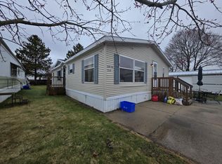 219 Circle Dr, Fremont, MI