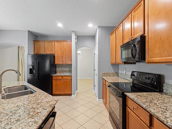 4th image of 308 Silver Glen Ave