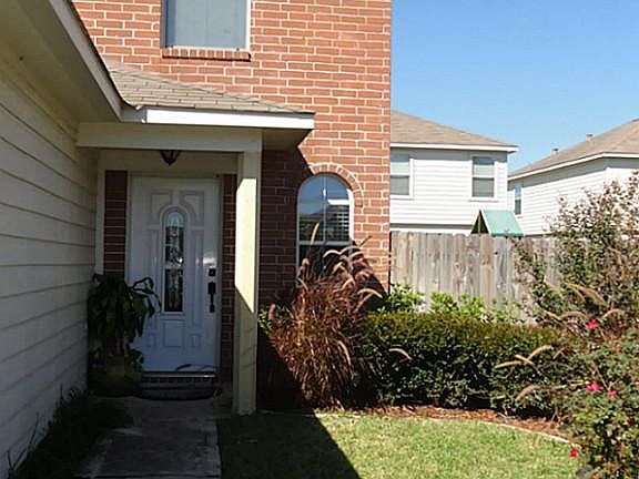 Great long walk way with beautiful landscaping invites you or your family and guests in.