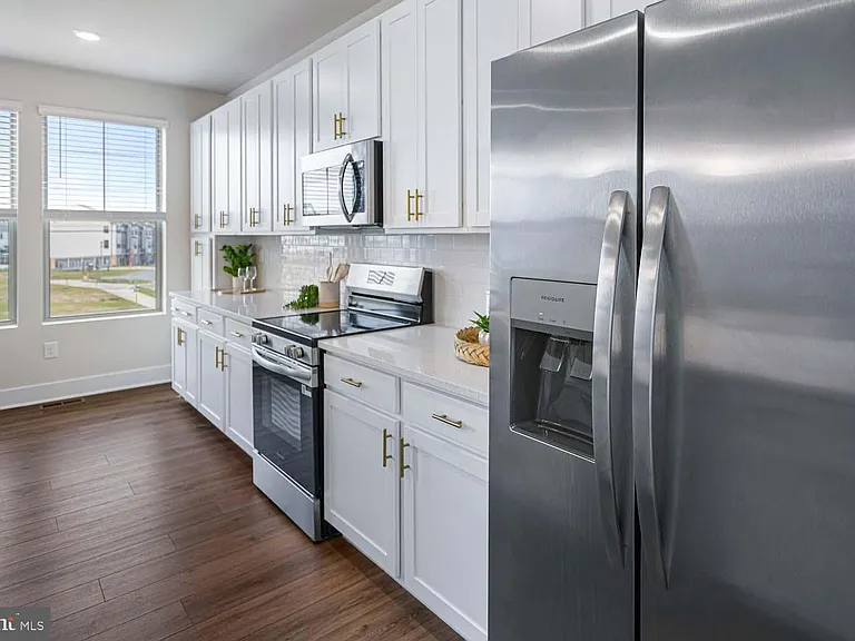 207 Matilda — Photo 14