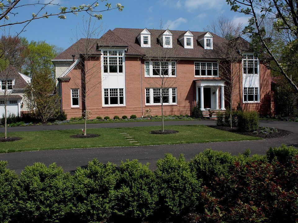 2nd image of 482 Kingston Rd
