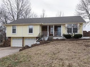 1812 SW Bird Ct, Blue Springs, MO 64015