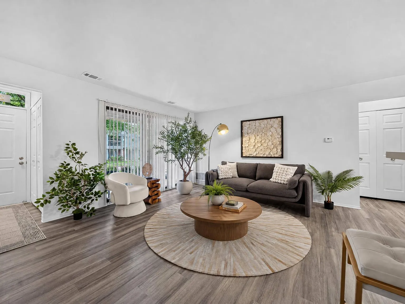 Park Lane Apartments — Photo 4
