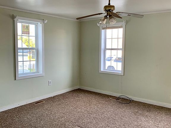 3rd image of 1000 Fisher St