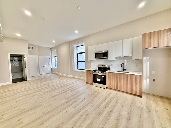 4th image of 1032 N 48th St #D-1a